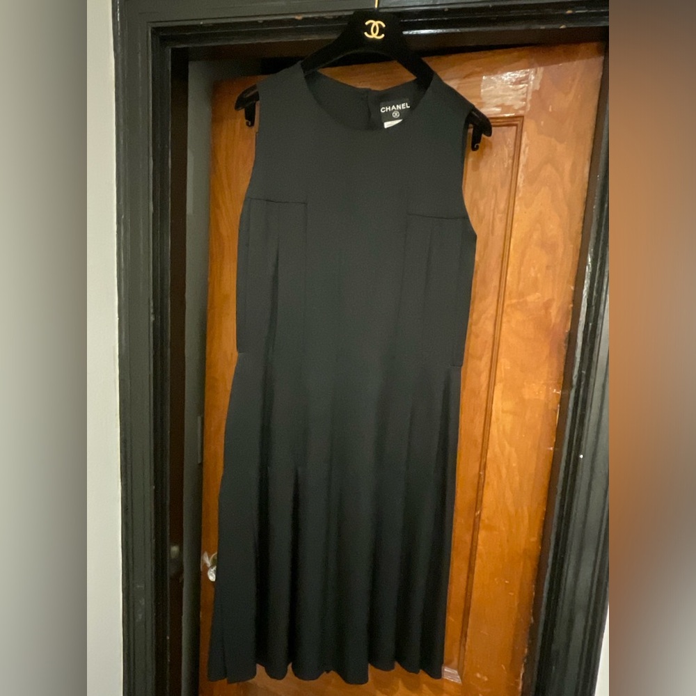 BLACK CHANEL SILK PLEATED MIDI DRESS WITH CHANEL BUTTONS DOWN THE BACK LBD SZ 8